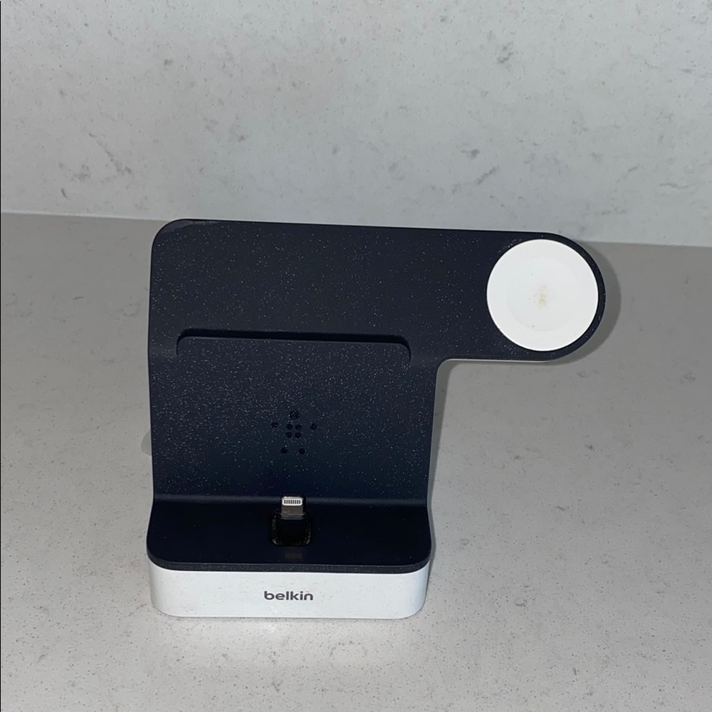 Belkin Black and‎ White Charging Stand